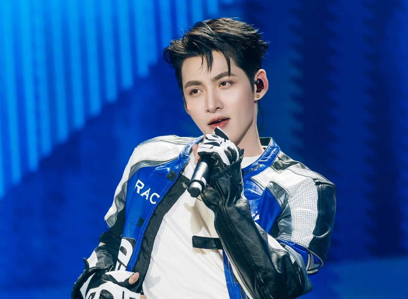 Hòa Minzy không cứu nổi MV nhận gần 4.000 dislike- Ảnh 9.