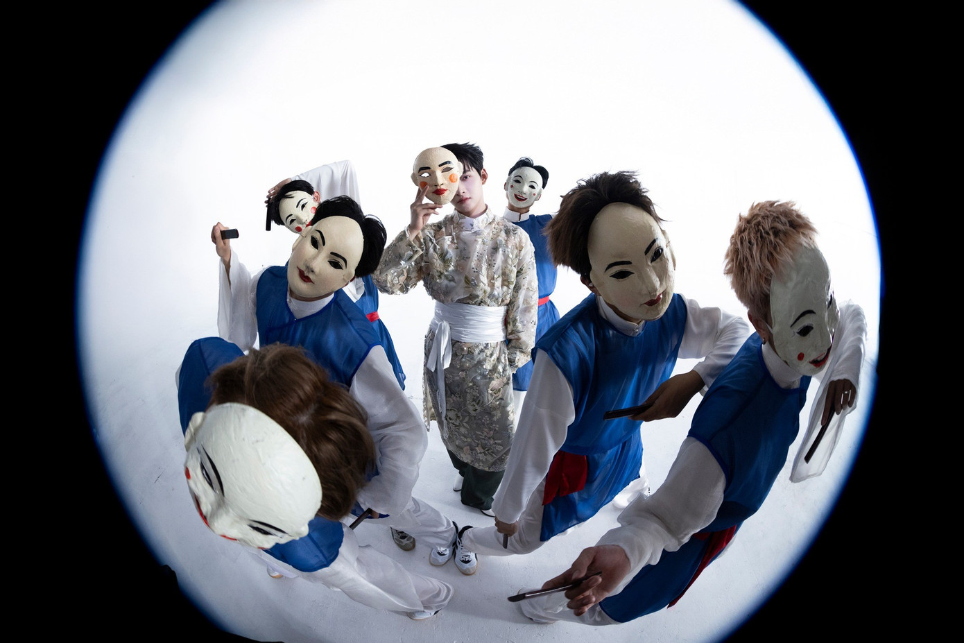 Hòa Minzy không cứu nổi MV nhận gần 4.000 dislike- Ảnh 7.