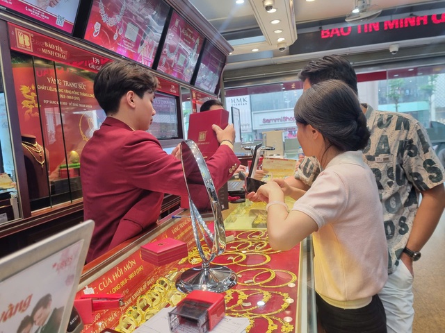 Giá vàng 2026: Liệu có ' lên đỉnh , sụp sâu và ngủ yên ' như những năm trước? - Ảnh 2.