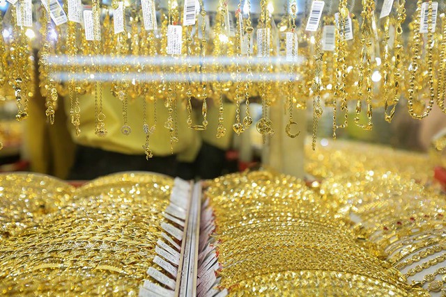 'Ôm' vàng vẫn lỗ- Ảnh 2.