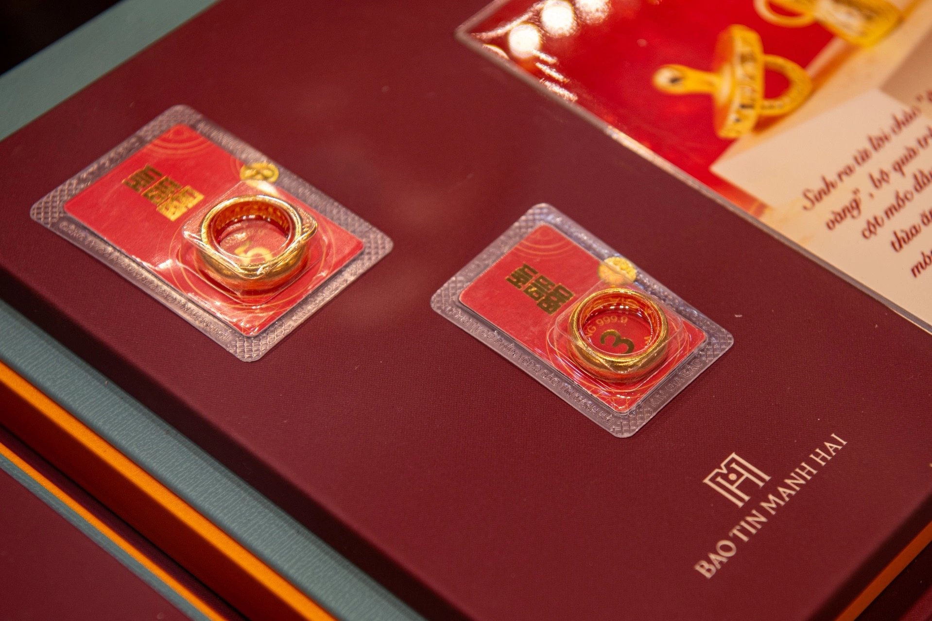 16-1778891890-gia-vang-ngay-1652026-vang-the-gioi-rot-tham-trong-nuoc-boc-hoi-hang-trieu-dong