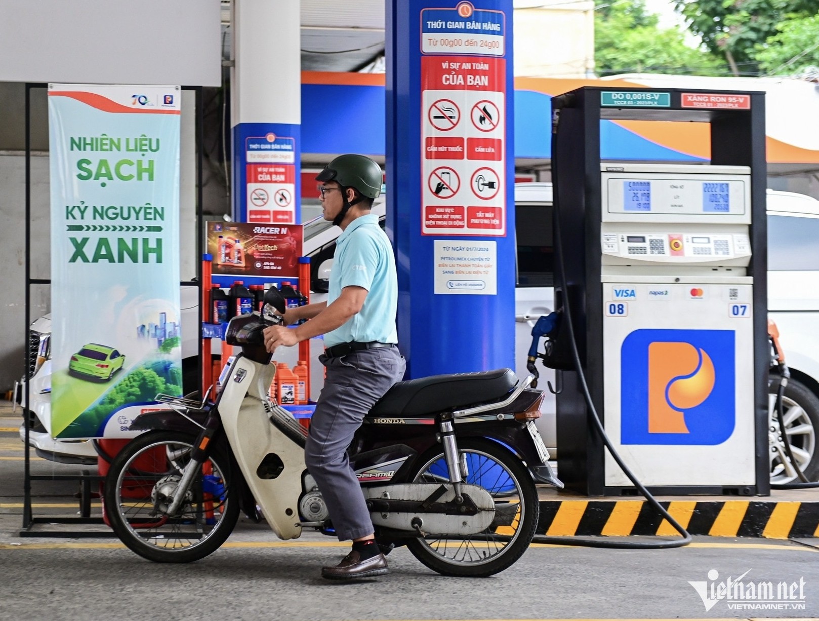 Có thể là hình ảnh về xe đạp, xe scooter, máy thu tiền đỗ xe và văn bản