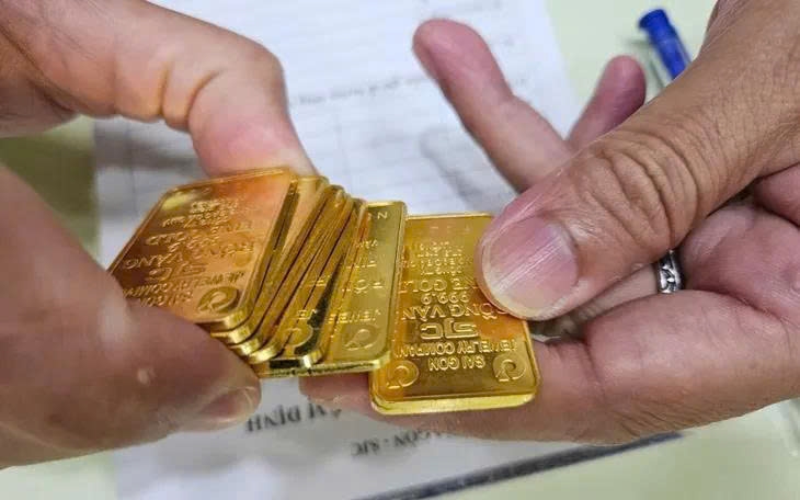 Giá vàng hôm nay (trưa 11-5): Giá vàng trong nước giảm mạnh