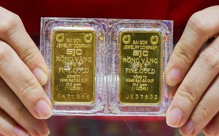 Giá vàng hôm nay 5/5: Vàng SJC giảm mạnh, vàng nhẫn "thủng" mốc 161 triệu đồng/lượng - Ảnh 1.