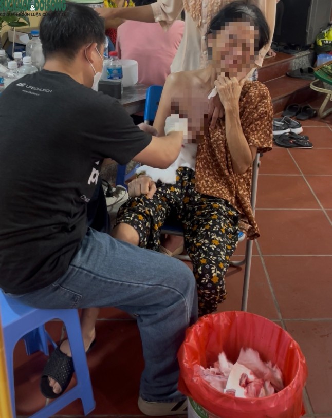 Công an Hà Nội vào cuộc vụ mổ khối u tại cơ sở chữa bệnh bằng nước kiềm của ông Nguyễn Tiến Nam