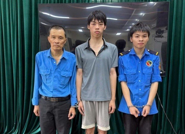 Cái kết cho 3 bảo vệ đuổi chém tài xế nhập viện vì thắc mắc phí gửi xe, người đang bỏ trốn là ai?