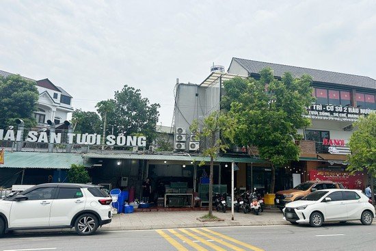 Đưa bạn gái quen qua mạng đi ăn cua hoàng đế, tôm Alaska, người đàn ông bị bỏ lại với hóa đơn 16 triệu