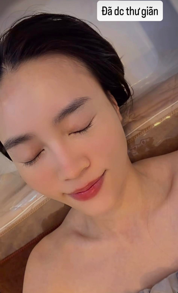 Ninh Dương Lan Ngọc tạm dừng công việc, dành thời gian để nghỉ ngơi, thư giãn. 