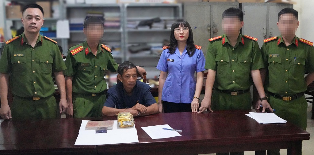 Cuộc đột kích lúc 21h, lộ diện “ông trùm” 62 tuổi Hoàng Văn Khánh khiến cả xóm chấn động