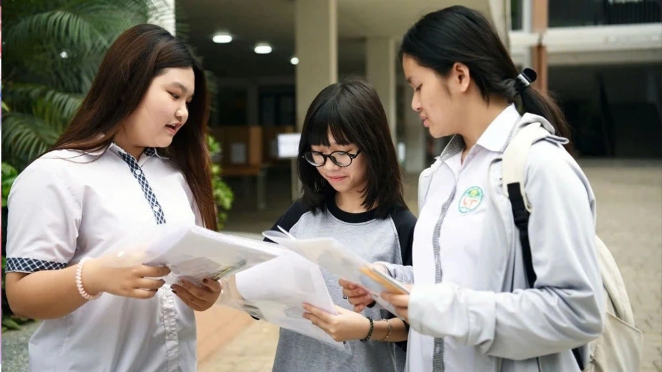 Sỹ tử Hà Nội thi chuyên Tiếng Anh vào lớp 10 năm 2026