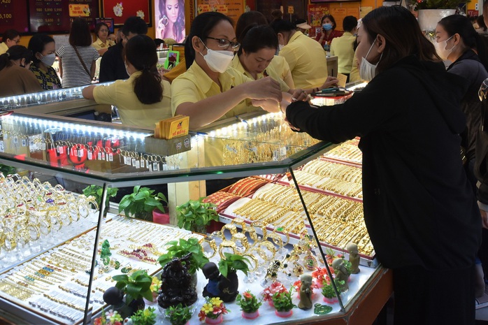 Giá vàng hôm nay 5-6: Bật tăng trở lại - Ảnh 1.