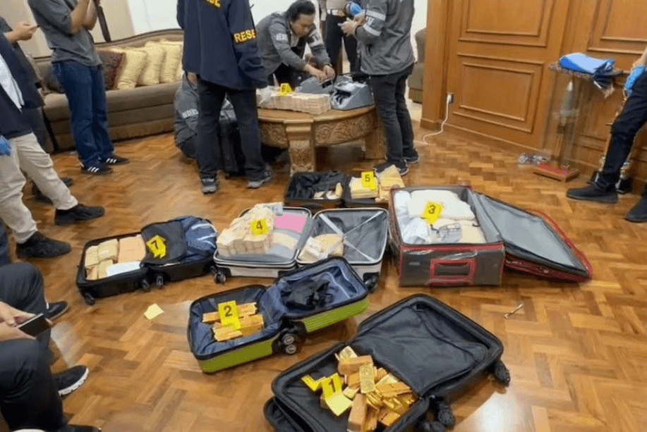 Tịch thu 7 vali chứa 74 kg vàng trị giá 370 tỷ đồng và 750 tỷ tiền mặt trong biệt thự hạng sang - Ảnh 2.